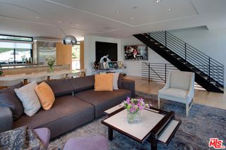 2726 Montana Avenue E, Santa Monica, CA 90403