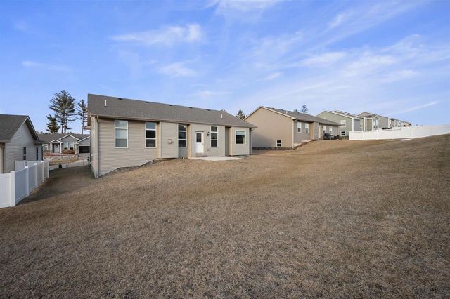 962 Margarets Way, Belleville, WI 53508