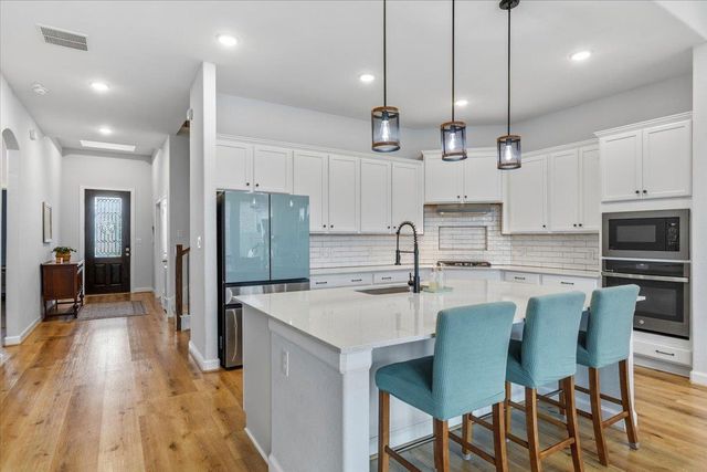 1029 Wild Pecan LOOP, Buda, TX 78610