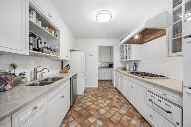 258 Pendleton Avenue, Palm Beach, FL 33480