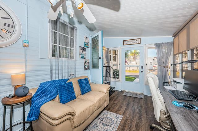 8678 44TH AVENUE N 62, St Petersburg, FL 33709