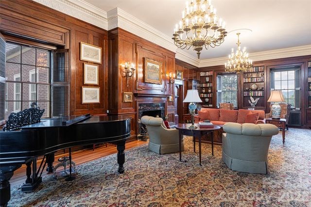 324 Vanderbilt Road, Asheville, NC 28803