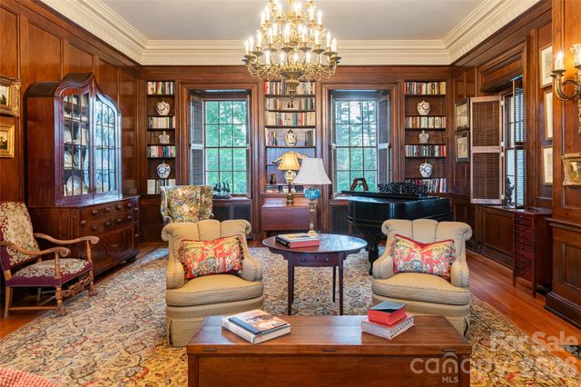 324 Vanderbilt Road, Asheville, NC 28803