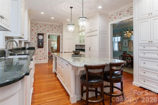 324 Vanderbilt Road, Asheville, NC 28803