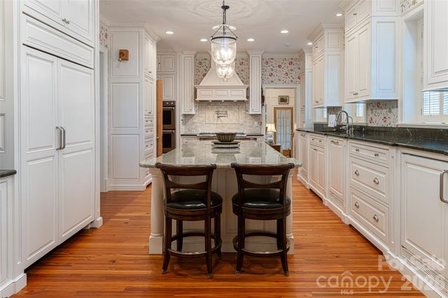 324 Vanderbilt Road, Asheville, NC 28803