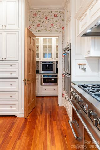 324 Vanderbilt Road, Asheville, NC 28803