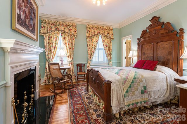 324 Vanderbilt Road, Asheville, NC 28803