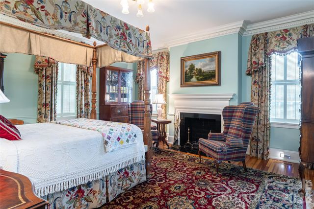 324 Vanderbilt Road, Asheville, NC 28803