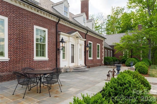 324 Vanderbilt Road, Asheville, NC 28803