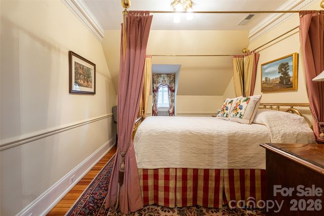 324 Vanderbilt Road, Asheville, NC 28803