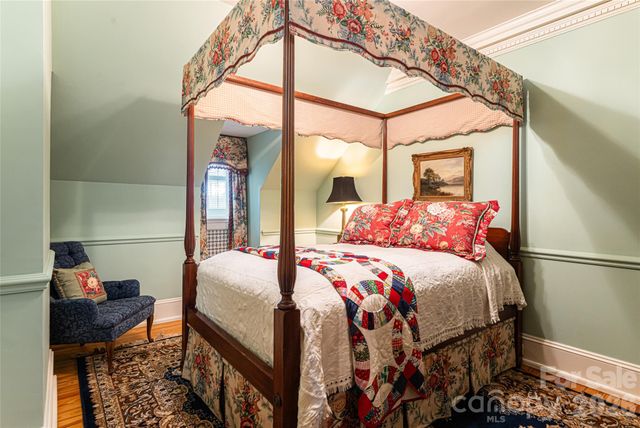 324 Vanderbilt Road, Asheville, NC 28803