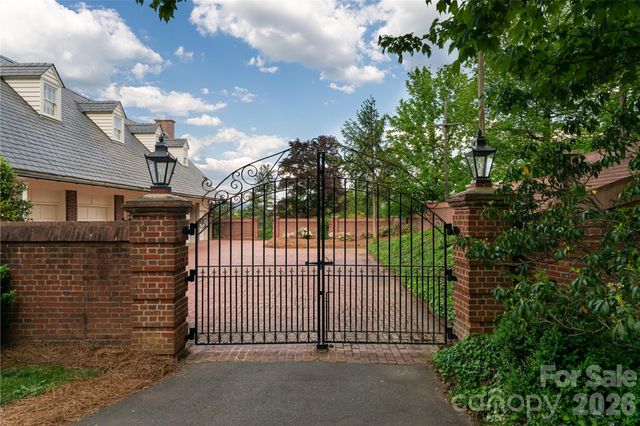 324 Vanderbilt Road, Asheville, NC 28803