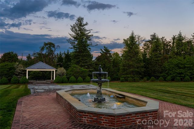 324 Vanderbilt Road, Asheville, NC 28803
