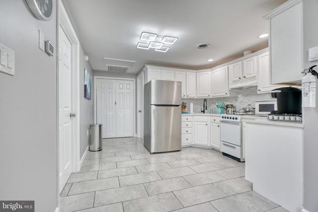 7810 DEBOY, Dundalk, MD 21222