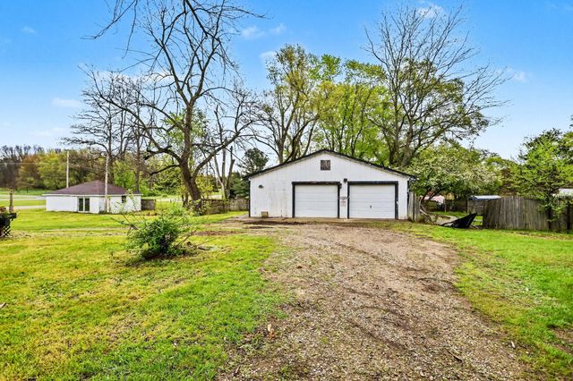 64071 M 40, Lawton, MI 49065