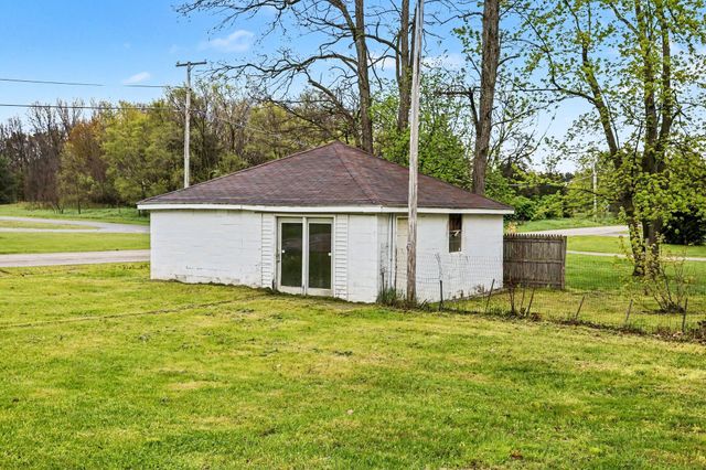 64071 M 40, Lawton, MI 49065