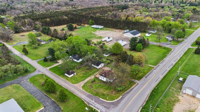 64071 M 40, Lawton, MI 49065