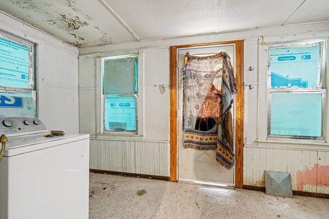 64071 M 40, Lawton, MI 49065