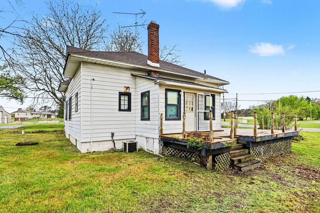 64071 M 40, Lawton, MI 49065