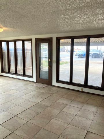 1001 Jefferson Street, Plainview, TX 79072