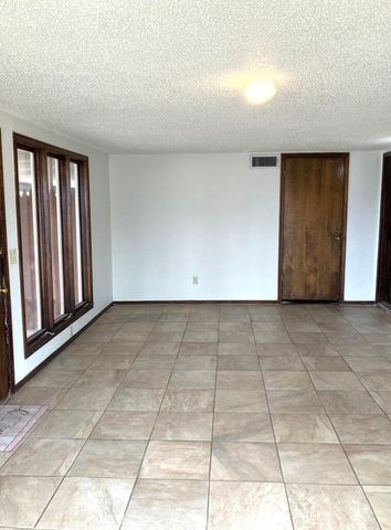 1001 Jefferson Street, Plainview, TX 79072