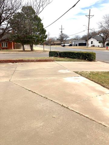 1001 Jefferson Street, Plainview, TX 79072