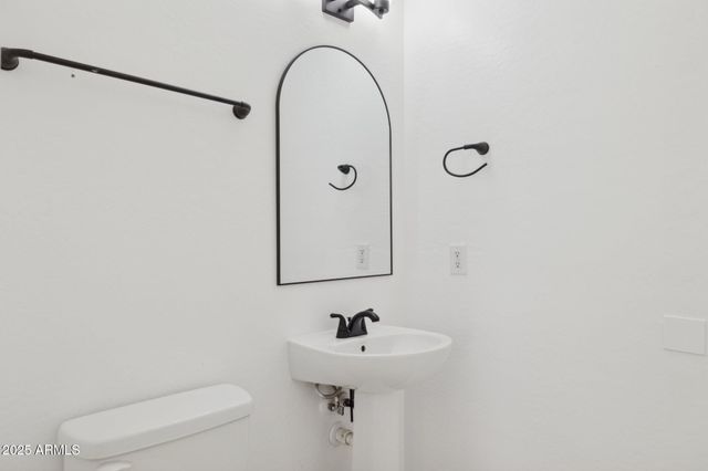 9951 W BLOCH Road, Tolleson, AZ 85353