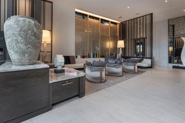 221 SW 12th St 1017, Miami, FL 33130