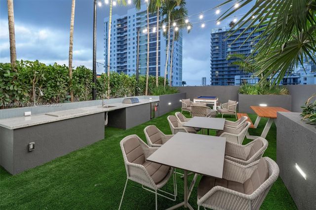 221 SW 12th St 1017, Miami, FL 33130