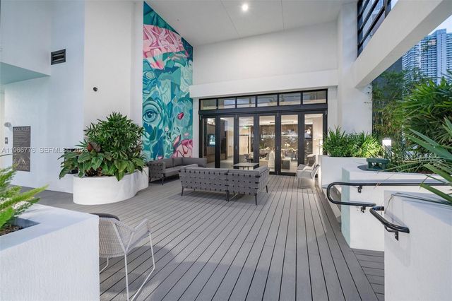 221 SW 12th St 1017, Miami, FL 33130