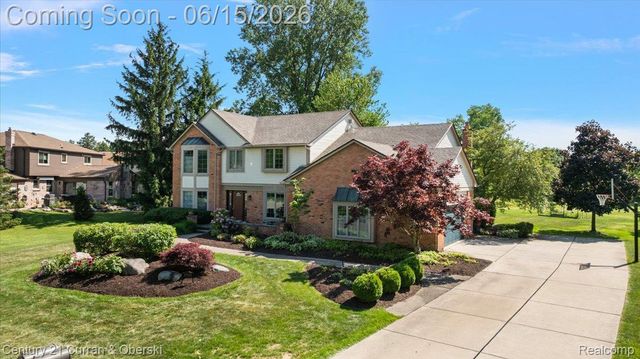 37125 Fox Glen, Farmington Hills, MI 48331