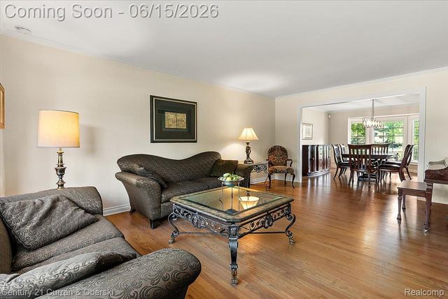 37125 Fox Glen, Farmington Hills, MI 48331