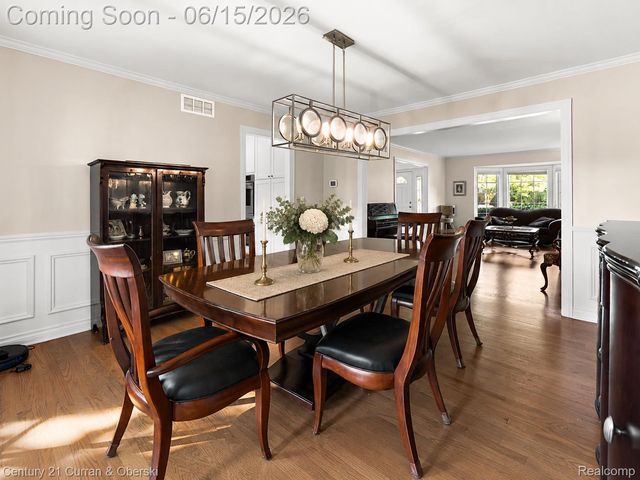 37125 Fox Glen, Farmington Hills, MI 48331