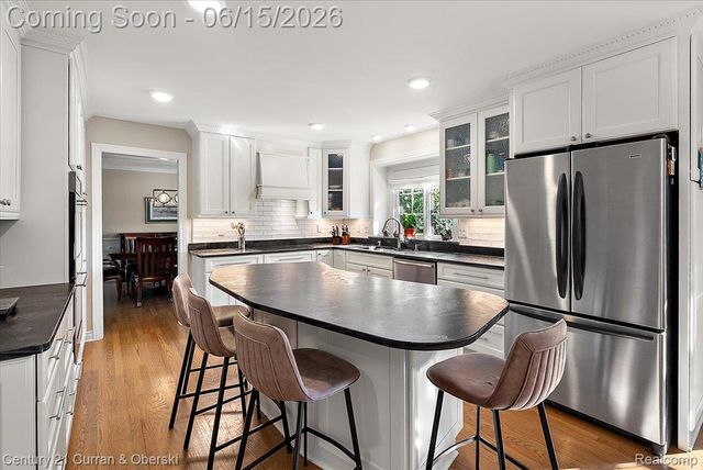 37125 Fox Glen, Farmington Hills, MI 48331