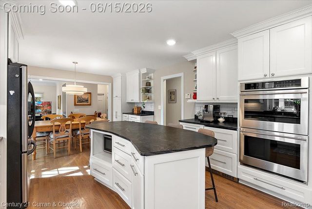 37125 Fox Glen, Farmington Hills, MI 48331