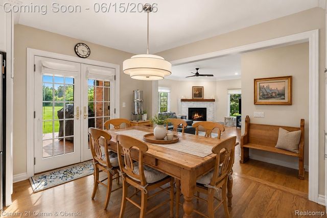 37125 Fox Glen, Farmington Hills, MI 48331
