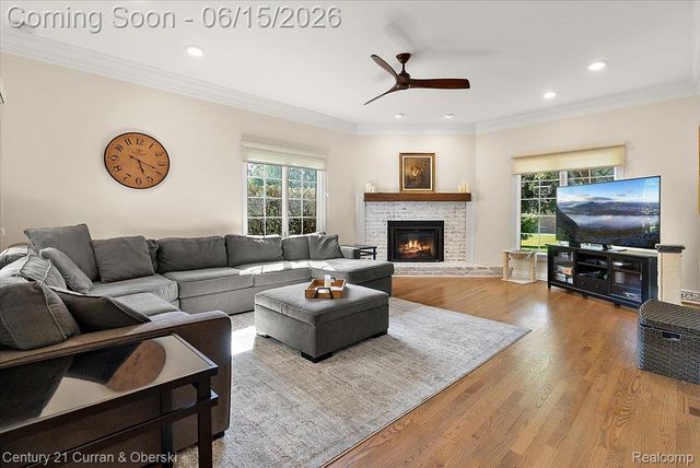 37125 Fox Glen, Farmington Hills, MI 48331