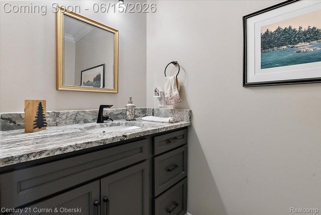 37125 Fox Glen, Farmington Hills, MI 48331