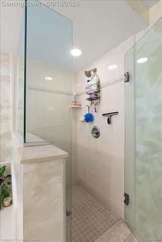 37125 Fox Glen, Farmington Hills, MI 48331