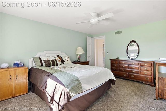 37125 Fox Glen, Farmington Hills, MI 48331