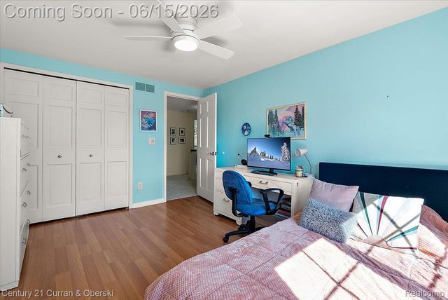 37125 Fox Glen, Farmington Hills, MI 48331