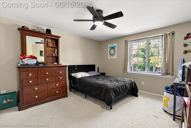 37125 Fox Glen, Farmington Hills, MI 48331