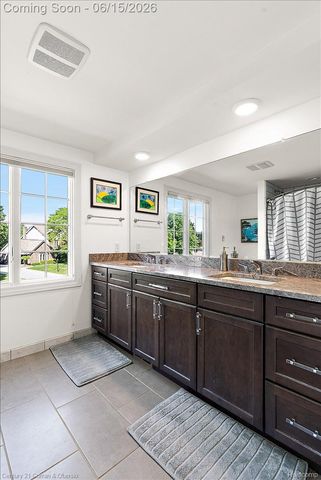 37125 Fox Glen, Farmington Hills, MI 48331