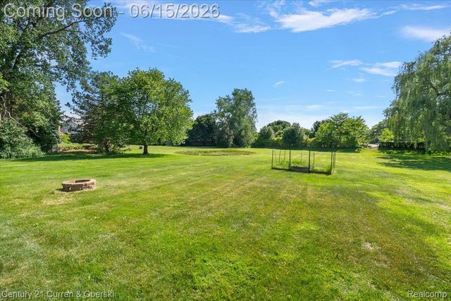 37125 Fox Glen, Farmington Hills, MI 48331