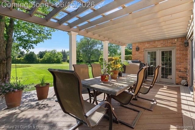 37125 Fox Glen, Farmington Hills, MI 48331