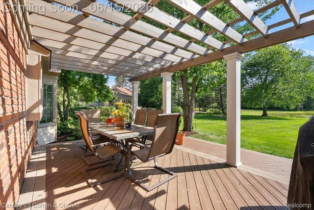 37125 Fox Glen, Farmington Hills, MI 48331