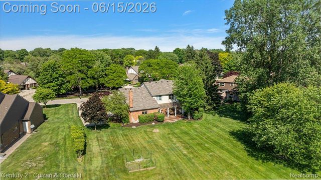 37125 Fox Glen, Farmington Hills, MI 48331