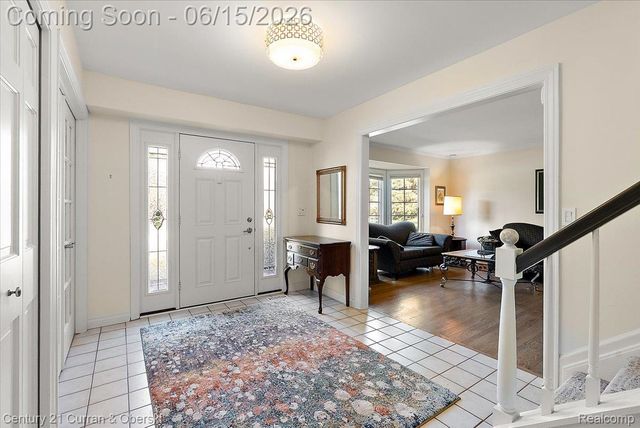37125 Fox Glen, Farmington Hills, MI 48331