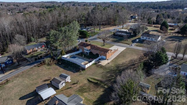 1470 Fairway Acres Road, Lenoir, NC 28645
