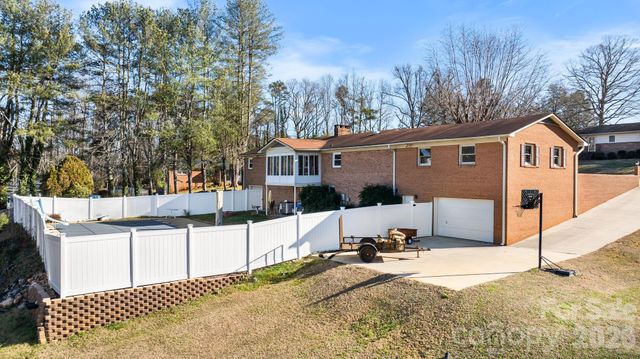 1470 Fairway Acres Road, Lenoir, NC 28645